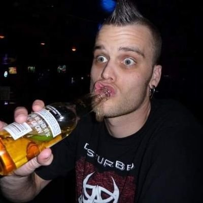 therealklanni's profile picture. I write code