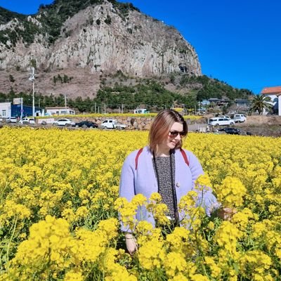 Teaching, reading, and writing. Big fan of John Keats, BTS, and oat cappuccinos.
IB/IGCSE. English/TOK.
📍 South Korea