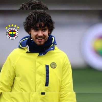 seni bütün sevmeyenler için de seveceğim @Fenerbahce 💛💙 Ferdi Kadıoğlu • KOÜ▪︎