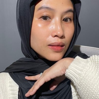 Kamu puisiku, lalu perkenankan aku menjadi senjamu. 🍭🎈