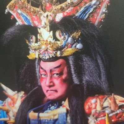 ナレーター 朗読家の端くれさせて頂いてます。 歌舞伎、神社が特に好きな真面目人間です(`・ω・´)
標準語県の人間ですが、癖?で京都弁よりの関西弁も喋ります。
自身のYouTube投稿等しつつ 動画のナレーションを宅録でさせて頂いてます。
ナレーション等のご依頼DMにてお受けしてます。
宜しくお願い致します。