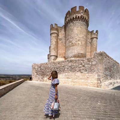 is_profesional's profile picture. Isabel 💡| En busca de conocimiento y actualidad | Twitter como fuente de información 🔎. #Información #Actualidad #Comunicación