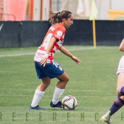 🐿️  Jugadora del Granada Femenino ❤️🤍  Instagram: @adrianacuadros14  📚Educación primaria