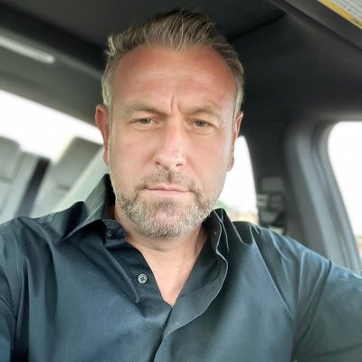 usaberti's profile picture. 