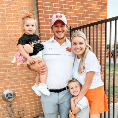 Husband to Kelsey | Father to Baker & Palmer | Offensive Coordinator of the Rockwall Yellowjackets