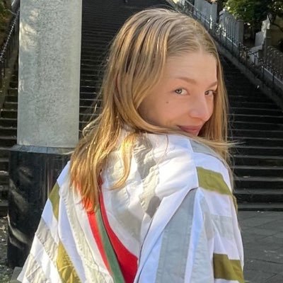 riaschafer's profile picture. here for the women