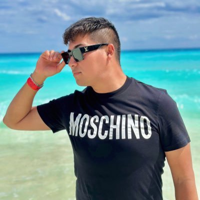 John 😎 || Orizaba, Ver. 🇲🇽 || 🎶 Katy Perry & Taylor Swift 🎶 || Sonriendo a la vida 😍💛 Instagram: johncisneroscastro 👍