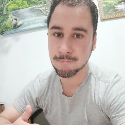 Brasileiro, 27 anos, paranaense. Contra qualquer forma de genocídio cultural e autoritarismo.