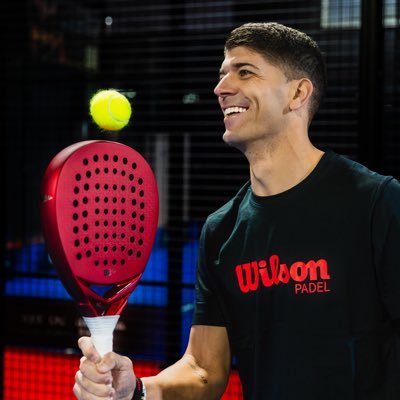 Jugador profesional de PADEL patrocinado por Wilson