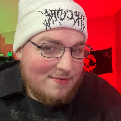 Film Student : Livestreamer, Hired Editor, Artist, Gamer, Youtube Entertainer. Twitch Affiliate https://t.co/POBm8LqlFz