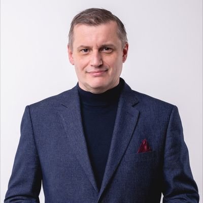 Poseł do Parlamentu Europejskiego. Prawnik, polityk i przedsiębiorca. Sekretarz @KONFEDERACJA_, Wiceprezes @Nowa_Nadzieja_