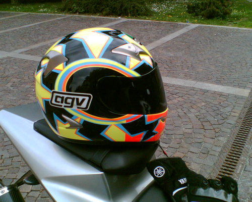 penso_inclinato's profile picture. vorrei un braccio nuovo, di quelli che si piegano... e la mia moto vecchia, di quelle che ci fai le pieghe!