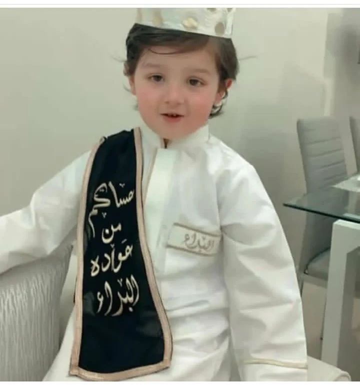 محب للخير ومتواضع جدا وأملي بالله كأضعاف السماوات السبع واﻷرض( عالمي💙💛)