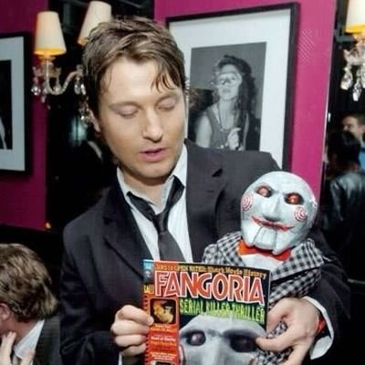 hourly pics of leigh whannell 💌