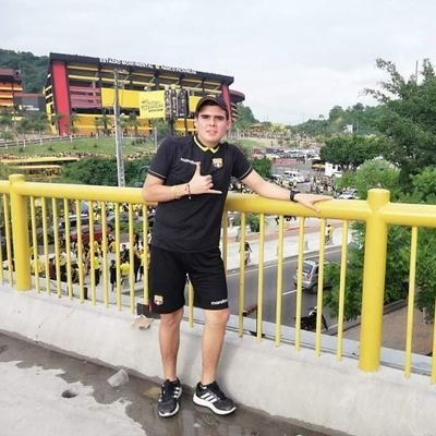 leoromerojr17's profile picture. 