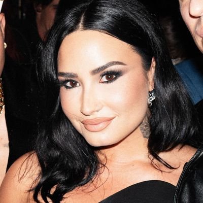 Eu nasci para sofrer e ser tombada por Demi Lovato e eu tenho problemas psicológicos causados pela beleza dela | fan account