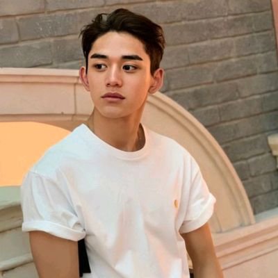 lee570745's profile picture. 