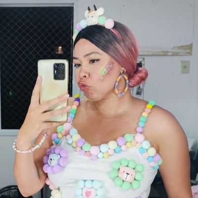 Eu uso essa rede social pra reclamar da vida, porque no Instagram a gente tem que fingir que é feliz.