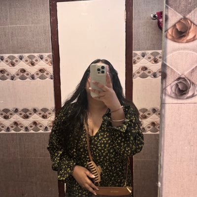 AakanshaMakhija's profile picture. living life one second at a time.