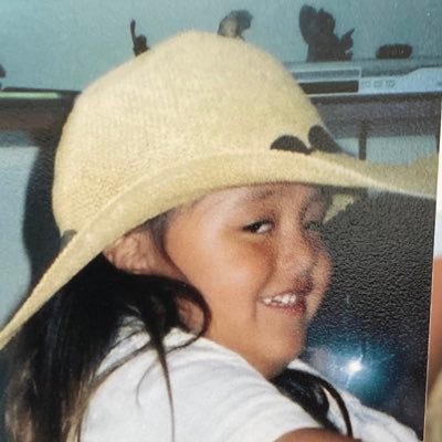 camillee_o's profile picture. chittering and twittering