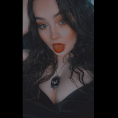 daniellarios28's profile picture. 