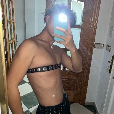 wangxin52767624's profile picture. Asian 
Vers