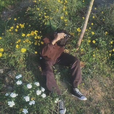 08__ah's profile picture. In a relationship with Physics.