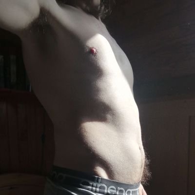 27 m, Belgian, Bi, NSFW. Mostly here to look at hot people 😋