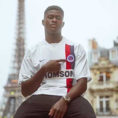 @PSG_inside @nunomendes_25 sera le premier latéral à gagner le ballon d’or