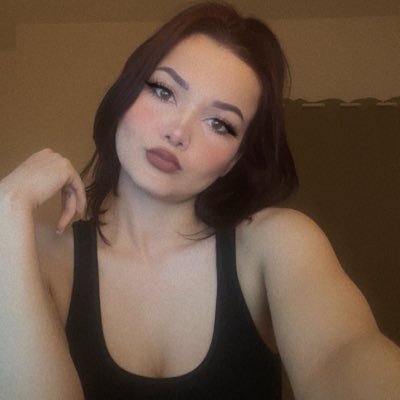 twitch streamer; instagram: alexandra_dota2