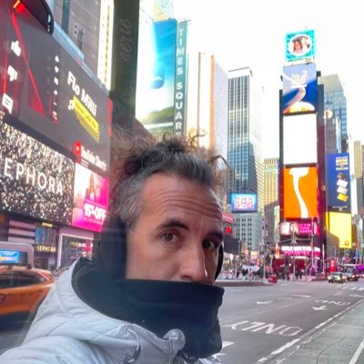 Periodista . Productor Ejecutivo de Intrusos Tv . Fana de Independiente .