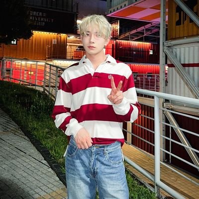 Altastair's profile picture. 𝐖𝐀𝐉𝐀𝐇 𝐅𝐈𝐊𝐒𝐈, 2OOO: `Tidak sulit untuk menemuinya. Cari saja tumpukan harapan di tengah keputusaaan ibukota. Dia disitu` 
 https://t.co/QCZ8M7aKUA