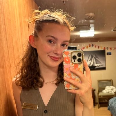 LauraJEll1ott's profile picture. 21 | rep’d by @ride_rpm | P&O Azura Cast 24 | she/her