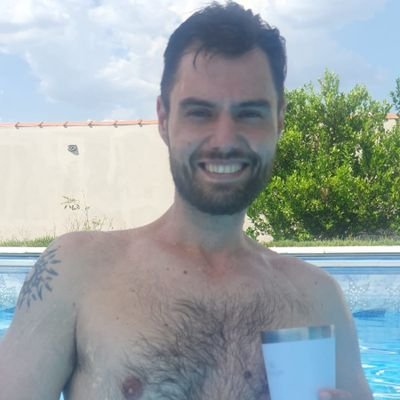 Bem vindos ao meu perfil.
Brasileiro, 38 anos, 1,79 e 83 kg (RABUDO).
Muito beijo, preliminares e putaria, cuceta gulosa aqui!!!!
Adoro leite na cara e estou