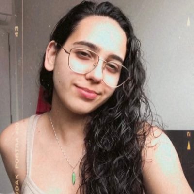 iza_chaud's profile picture. surto aqui pra não surtar na vida✨