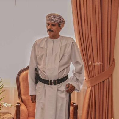 ‏دع قيادتك أخلاقاً تمشي بها على الأرض