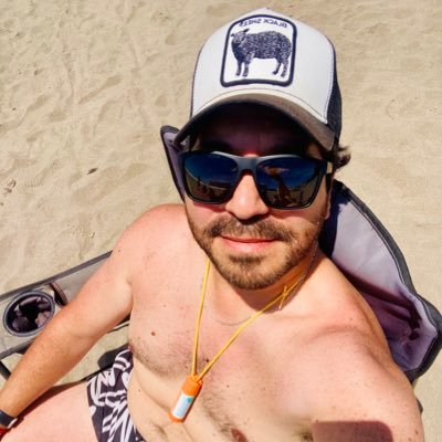 Fian_Lag's profile picture. Melómano, curioso e inquieto ;amante de mi familia y las tertulias con amigos, orgulloso de ser papá..............lo demás no cabe en 140 caracteres!