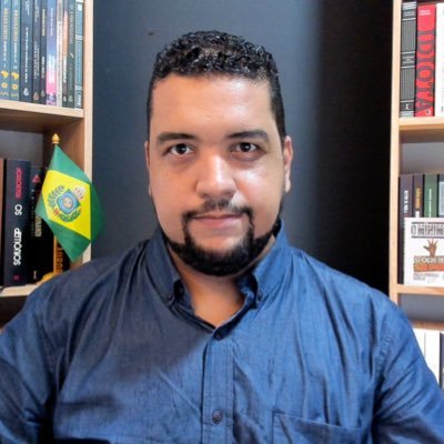 Analista político, palestrante e escritor: EUA e o Partido das Sombras | As Bases Revolucionárias da Política Moderna | O mínimo Sobre o Foro de São Paulo