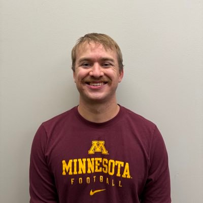 Mondovi, WI || @GopherFootball Student Assistant Tight Ends Coach #rowtheboat #skiumah #gogophers