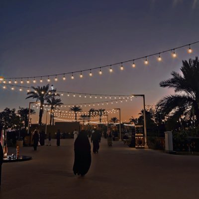 اللهم ﻻتعلق قلبي إﻻ بك ، و لاتربط سعادتي بأحد من عبادك ، و ﻻتجعل حاجتي إﻻ إليك