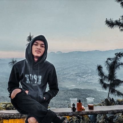 Raynira_'s profile picture. 