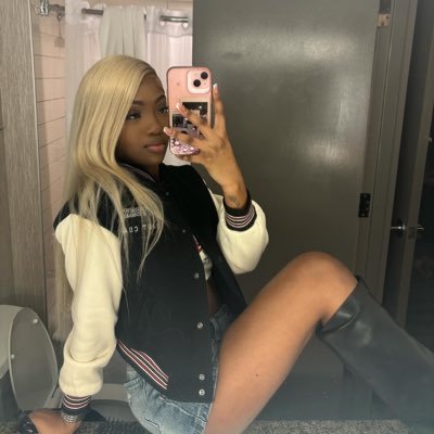 karykiaraa's profile picture. ig : @karykiaraa