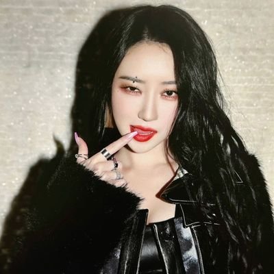 boraswink's profile picture. ♠️♥️sapphic stuff ♦️ dreamcatcher♣️