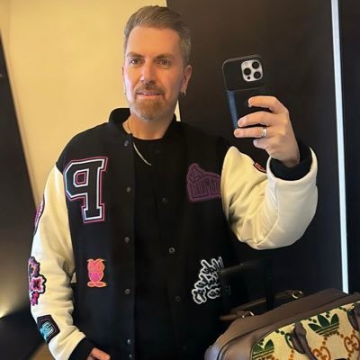 exigentveracity's profile picture. You gotta balance Apollonian and Dionysian energies