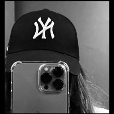 iiQ88l's profile picture. I hope all my dreams come true. 🤍