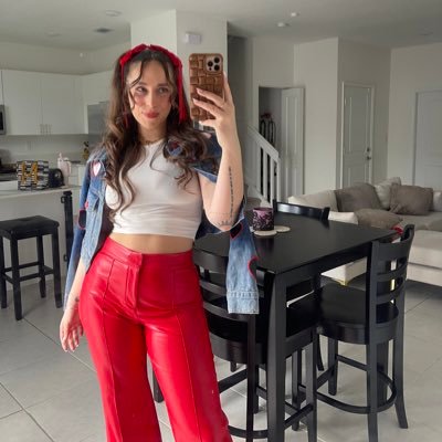 MikaylaPhilyaw's profile picture. FIU grad• writer • cap sun • leo moon • cap rising