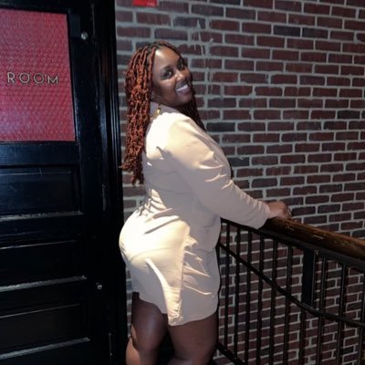 @bskinksandcurls