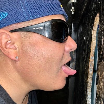 GLORYHOLE FOR HUNG    sdcocksuker@gmail.com