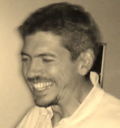 Papá de Bianca, Joaco y Lara. Especializado en Gestión Cooperativa. Psicólogo. Trabajo en Cooperativa Obrera. Corredor, aficionado, de ruta y montaña