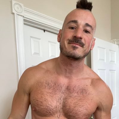 Just another DC gay who loves being naked 😈 OF and JFF and being updated with new content! DM to collab